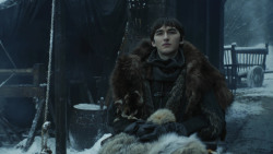 extant_GameOfThrones_8x01-Winterfell_5446