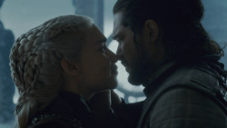 extant_GameOfThrones_8x06-TheIronThrone_3755