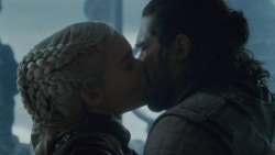 extant_GameOfThrones_8x06-TheIronThrone_3758