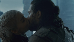 extant_GameOfThrones_8x06-TheIronThrone_3761