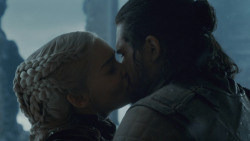 extant_GameOfThrones_8x06-TheIronThrone_3764