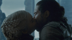 extant_GameOfThrones_8x06-TheIronThrone_3770