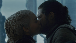 extant_GameOfThrones_8x06-TheIronThrone_3774