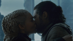 extant_GameOfThrones_8x06-TheIronThrone_3775