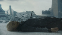 extant_GameOfThrones_8x06-TheIronThrone_4258